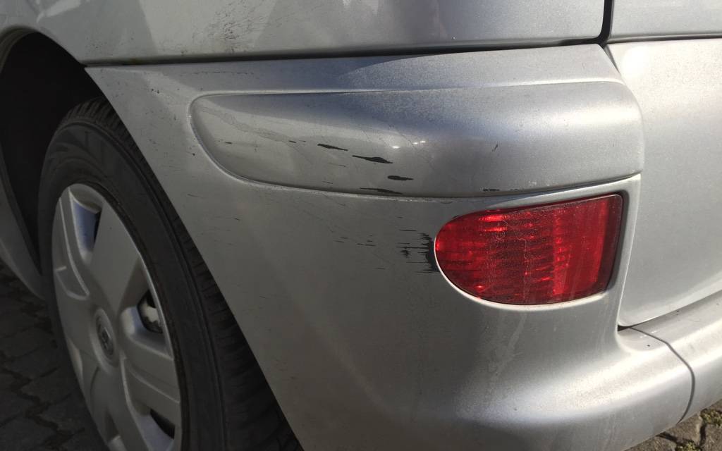 Auch kleine "Parkplatzrempler" sind keine Kavaliersdelikte, sondern müssen gemeldet werden.