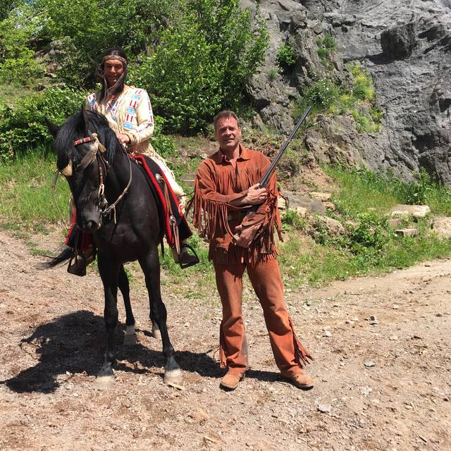 Das Stück "Winnetou 3" hat bei den Karl-May-Festspielen in Elspe am 15.06.2019 Premiere und wird bis zum 15.09. aufgeführt. Darsteller: Winnetou: Jean Marc Birkholz. Old Shatterhand: Kai Noll.