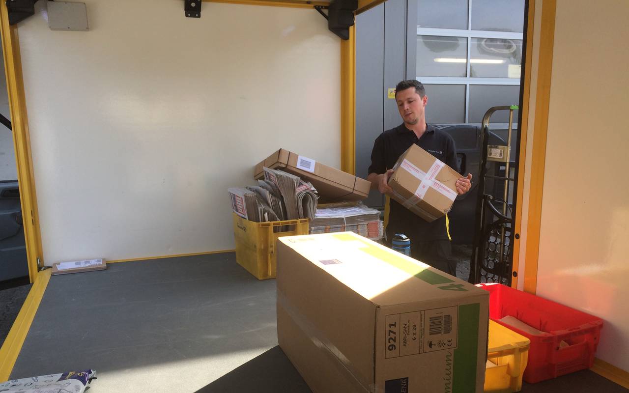 Das Elektroauto der Post (Scooter) ist eine Eigenentwicklung der Post und wird sein Febr./März 2017 in Arnsberg und Bestwig getestet. Das Elektro-Postauto (Scooter) ist speziell von der Post für die Post konstruriert worden.