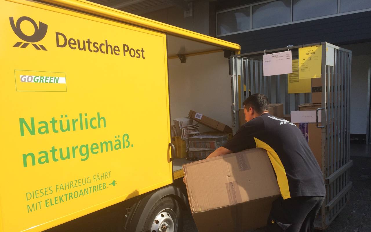 Das Elektroauto der Post (Scooter) ist eine Eigenentwicklung der Post und wird sein Febr./März 2017 in Arnsberg und Bestwig getestet. Das Elektro-Postauto (Scooter) ist speziell von der Post für die Post konstruriert worden.