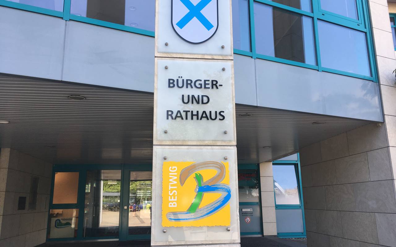Aufgenommen im Juni 2019
Pfeiler vor dem Rathaus in Bestwig
