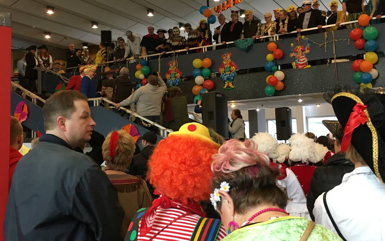 Weiberfastnacht im Rathaus in Neheim