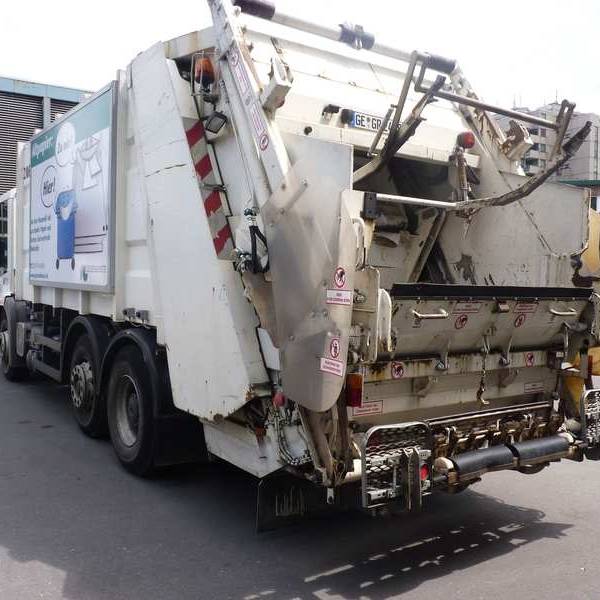 Das Heck eines Müllwagens von den Gelsendiensten in Buer.