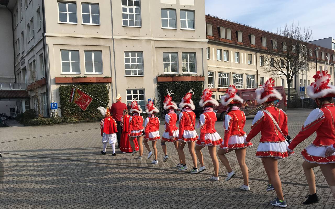 Erstürmung des Sunderner Rathauses an Weiberfastnacht 2018.