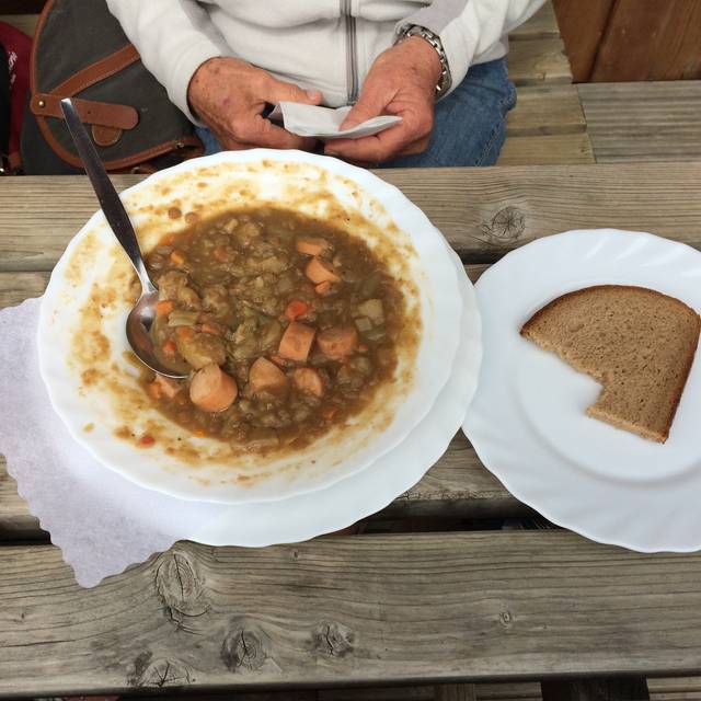 Essen auf der Hochheidehütte in Niedersfeld.