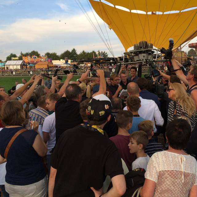 Ballontaufe durch Jürgen Klopp auf der Montgolfiade 2016.