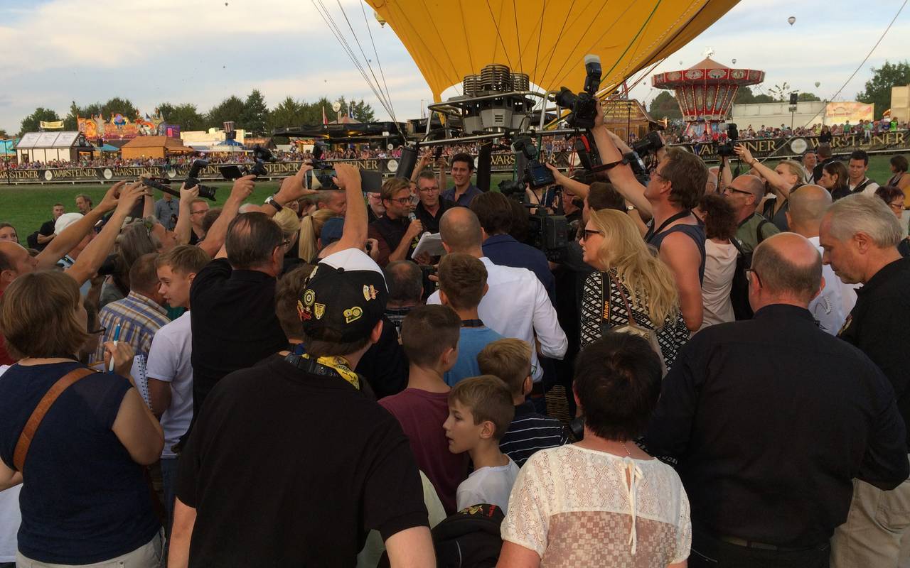 Ballontaufe durch Jürgen Klopp auf der Montgolfiade 2016.