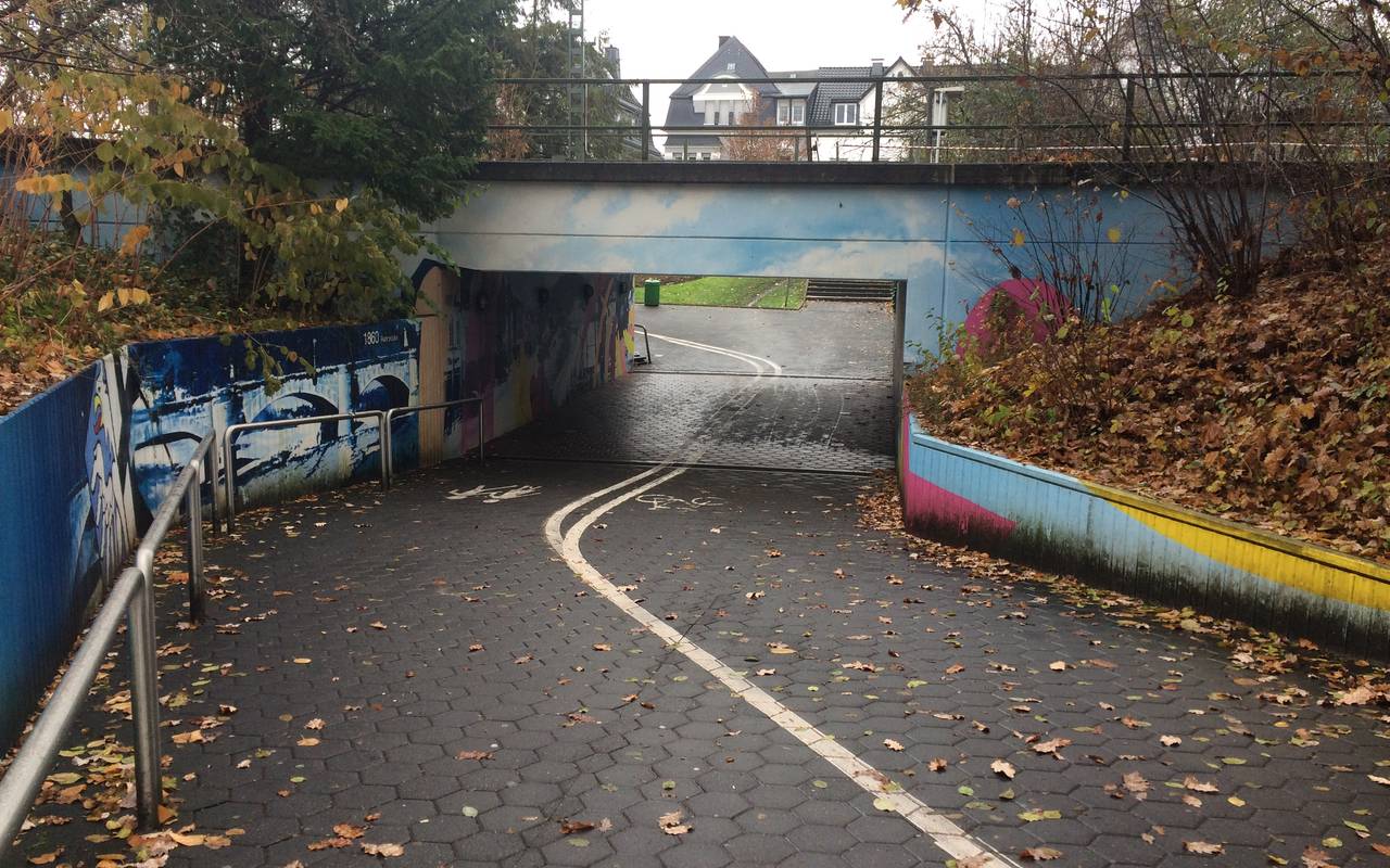 Die Bahnunterführung in Meschede ist einer der gefühlten Angsträume im Sauerland.