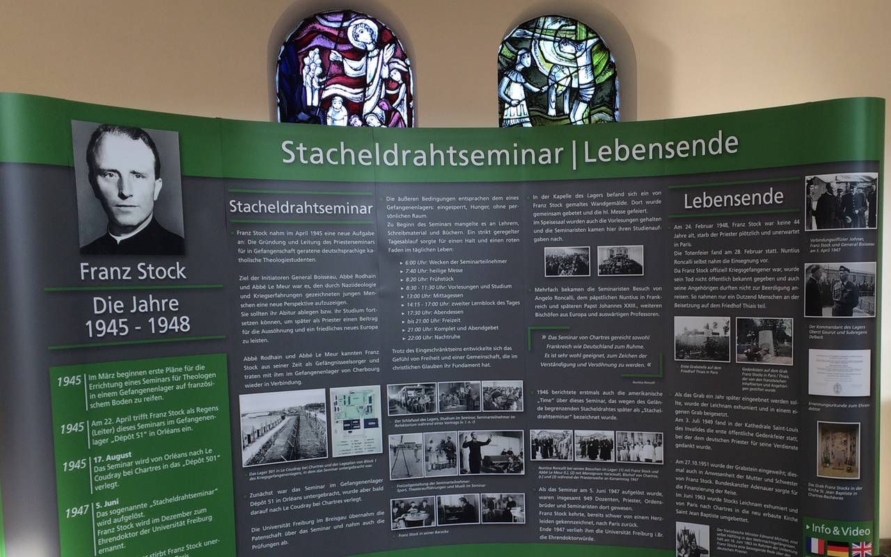 Sie neue Franz-Stock-Wanderausstellung wurde im Februar 2018 offiziell vorgestellt. Im Auftrag des Neheimer Franz-Stock-Komittees wurde sie von FH in Meschede konzipiert und medial aufgestellt. Die Ausstellung besteht aus 3 großen Stellwänden, die schnell auf-und abgebaut werden können. Per QR-Codes können im Smartphone Filme über Franz Stock angesehen werden oder Übersetzungen des Textes ins Englische oder Französische.