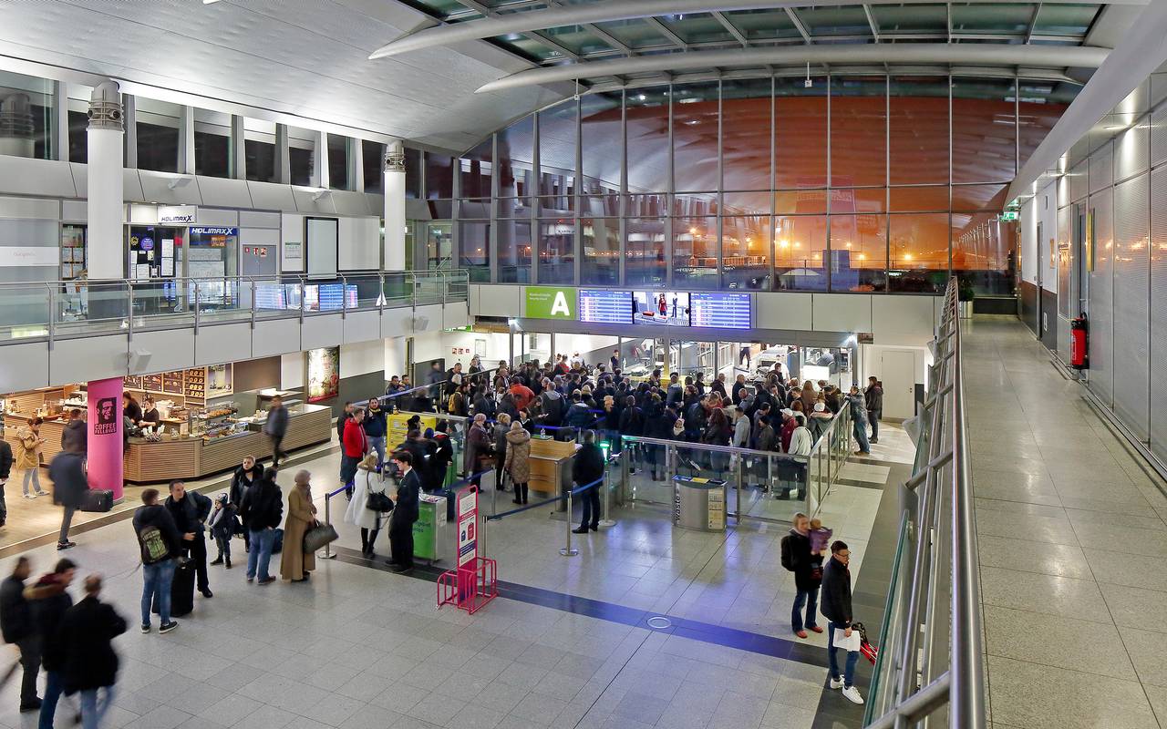 Abflughalle Flughafen Dortmund