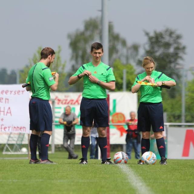 Christofer Paschen (20) wohnt in Marsberg-Oesdorf und ist 2016 zum "Jungschiedsrichter des Jahres" im Sportkreis Höxter gewählt worden. Er pfeift für den FC Westheim-Oesdorf, der in diesem Kreis spielt.