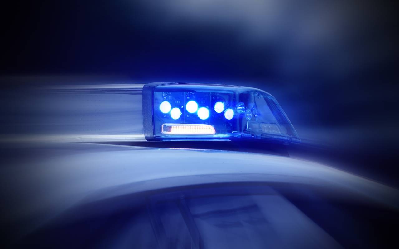 Polizeiauto mit eingeschaltetem Blaulicht in Nahaufnahme (Symbolbild).
Bei Verwendung in Social Media muss die Bildquelle am Bild genannt werden; bei Verwendung als Nachrichtenbild spielt das System diese automatisch mit aus.