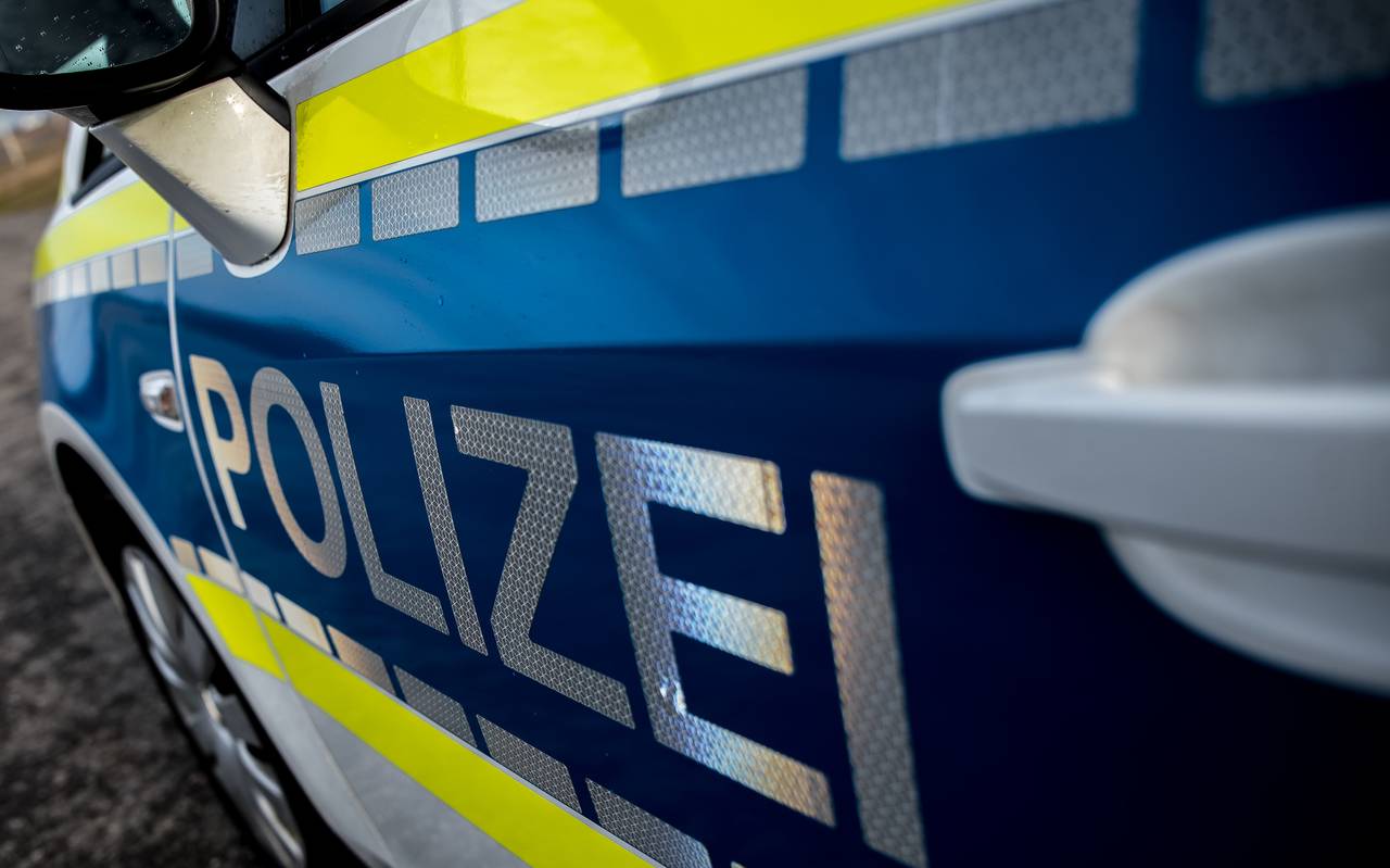 Ein Einsatzwagen der Polizei (Symbolbild). 
Bei Verwendung in Social Media muss die Bildquelle am Bild genannt werden; bei Verwendung als Nachrichtenbild spielt das System diese automatisch mit aus.