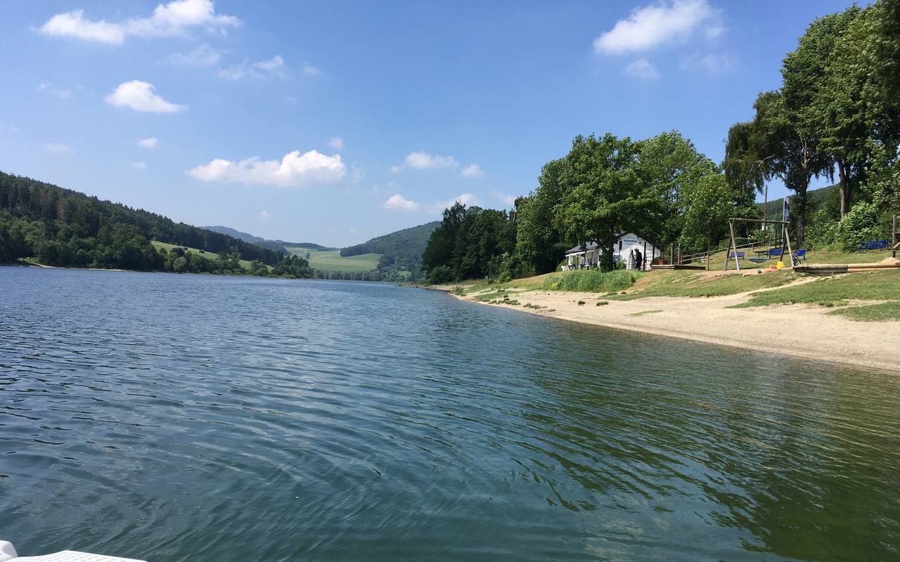 Diemelsee - See oberhalb von Marsberg-Helminghausen. Strandbad Helminghausen.