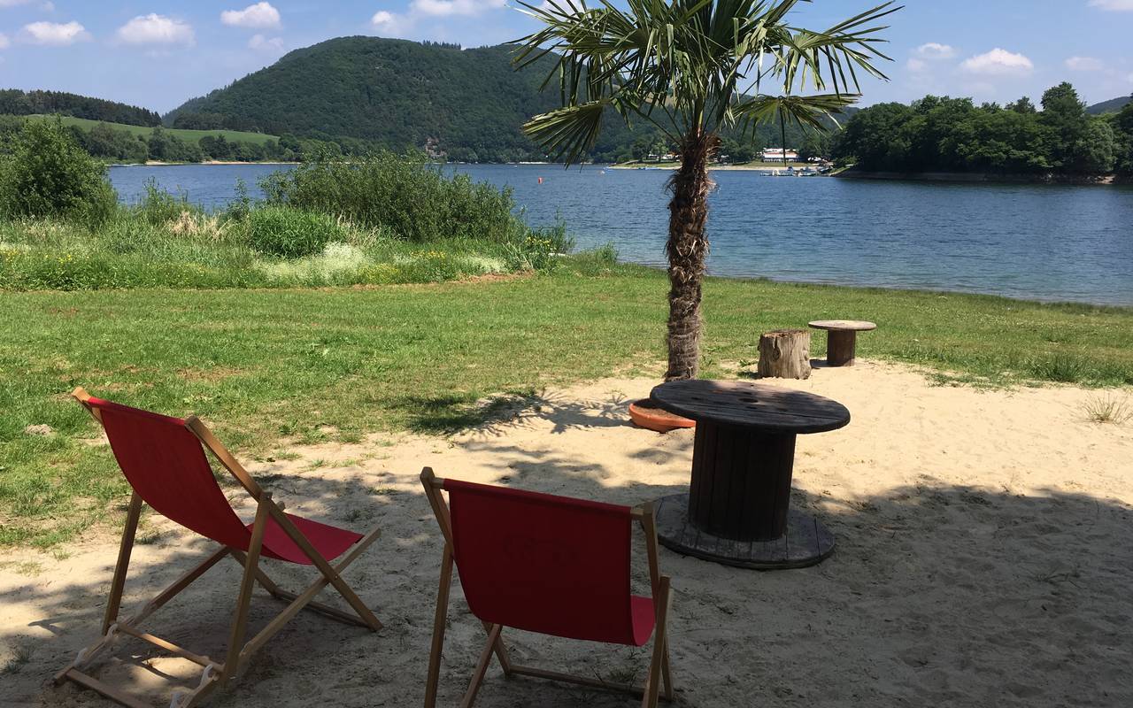 Diemelsee - Seeufer in Heringhausen / Hessen. Strandbar in Heringhausen.
