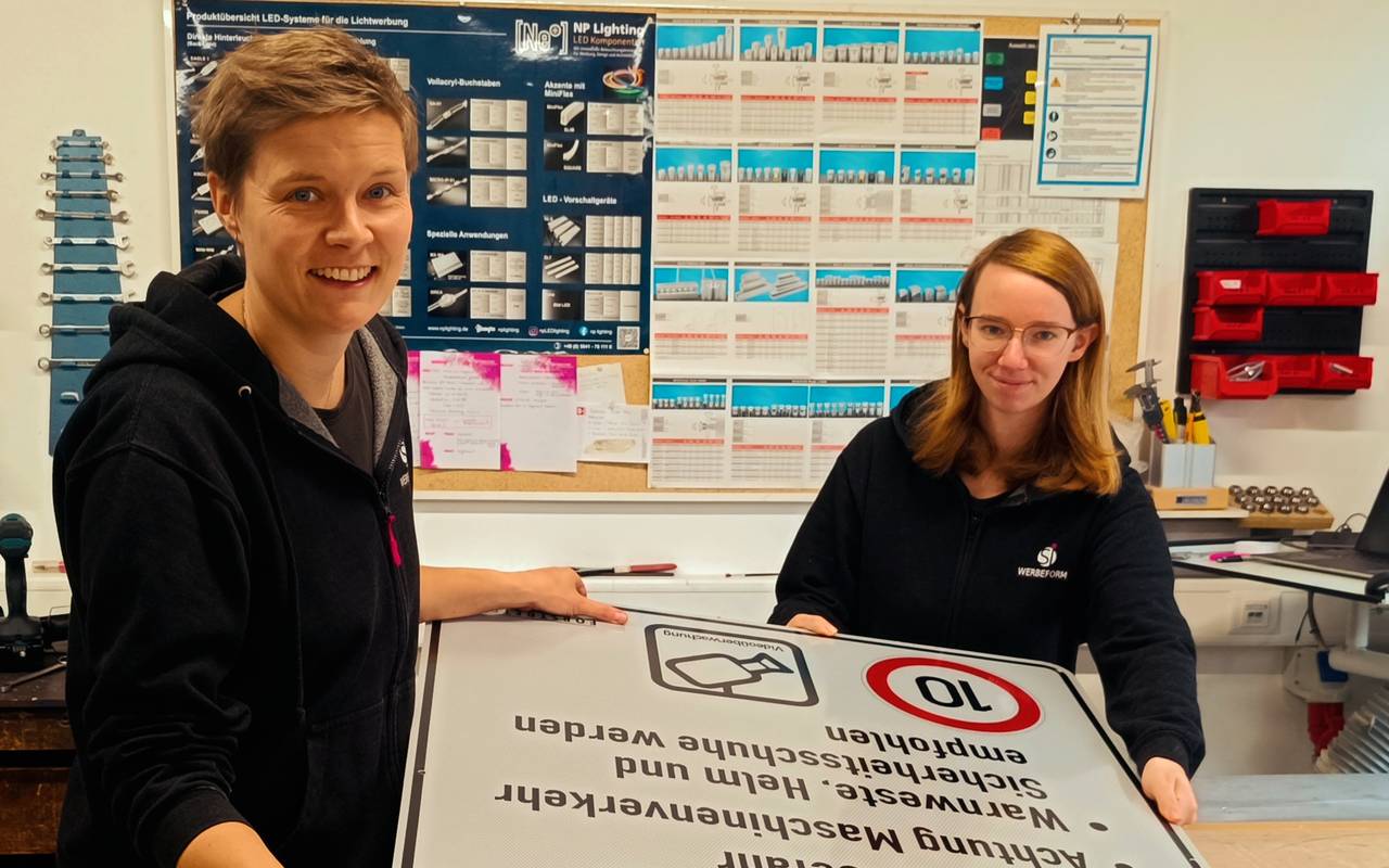 Mal ein normaler Auftrag - Hinweisschild für Betriebsgelände