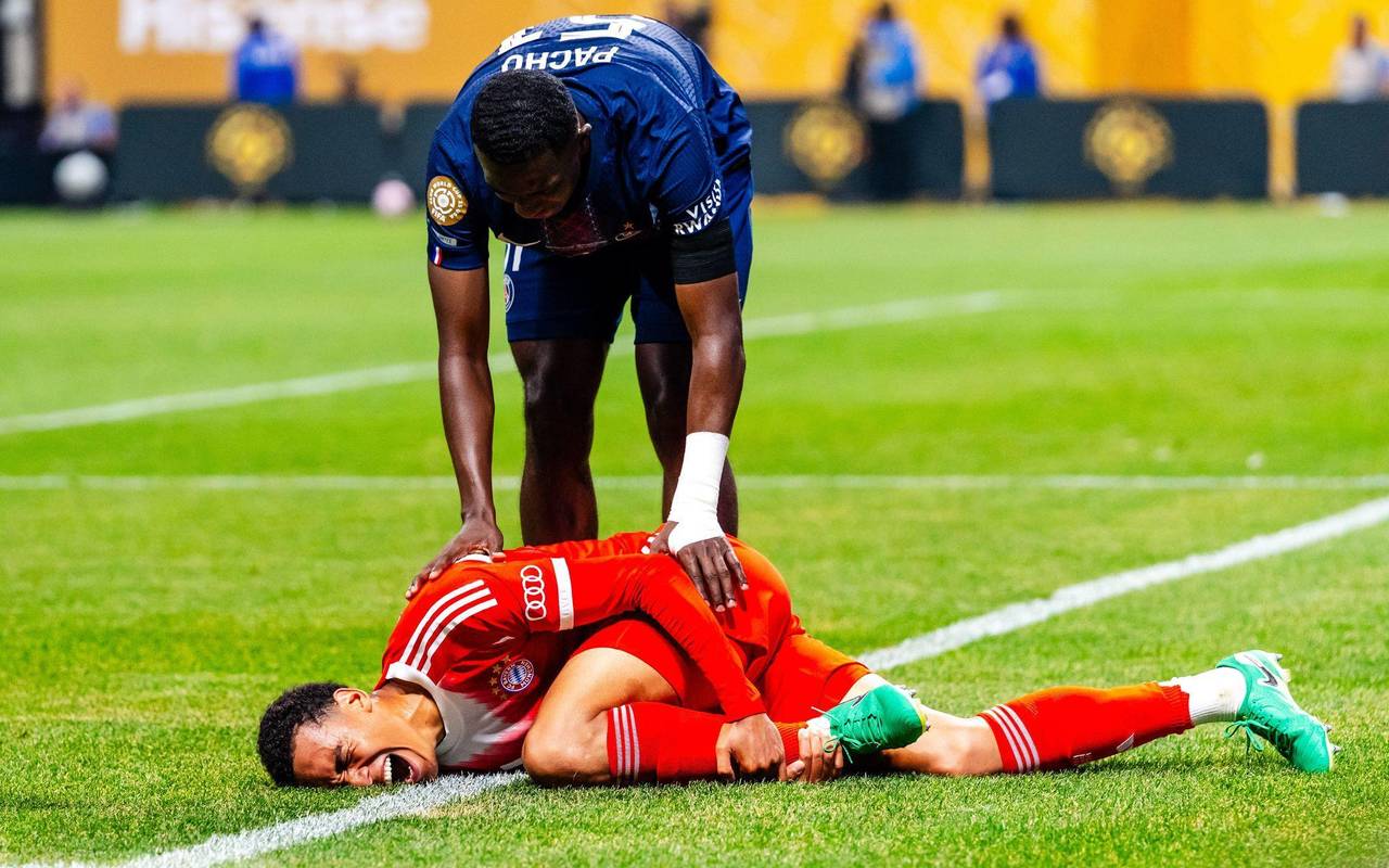 Jamal Musiala (am Boden)