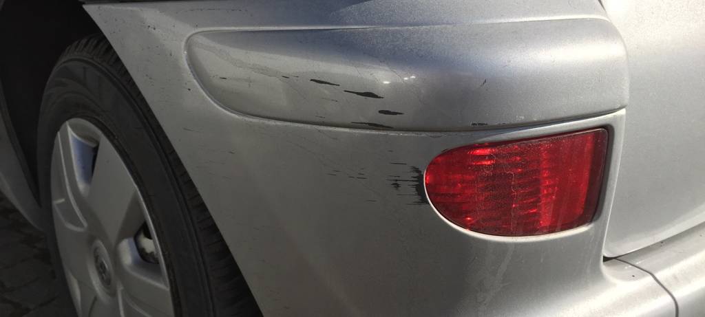 Auch kleine "Parkplatzrempler" sind keine Kavaliersdelikte, sondern müssen gemeldet werden.