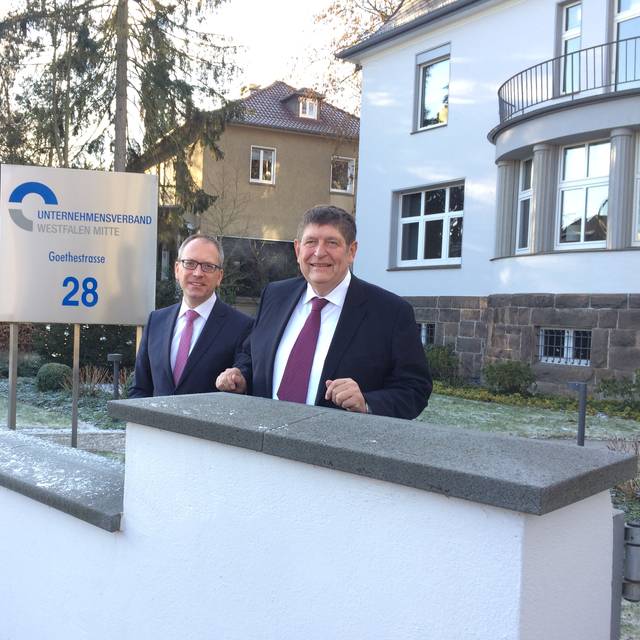 Die Spitze des Unternehmensverbands Westfalen-Mitte: Präsident Egbert Neuhaus (rechts) und Geschäftrsführer Dr. Volker Verch  (im Janaur 2017).