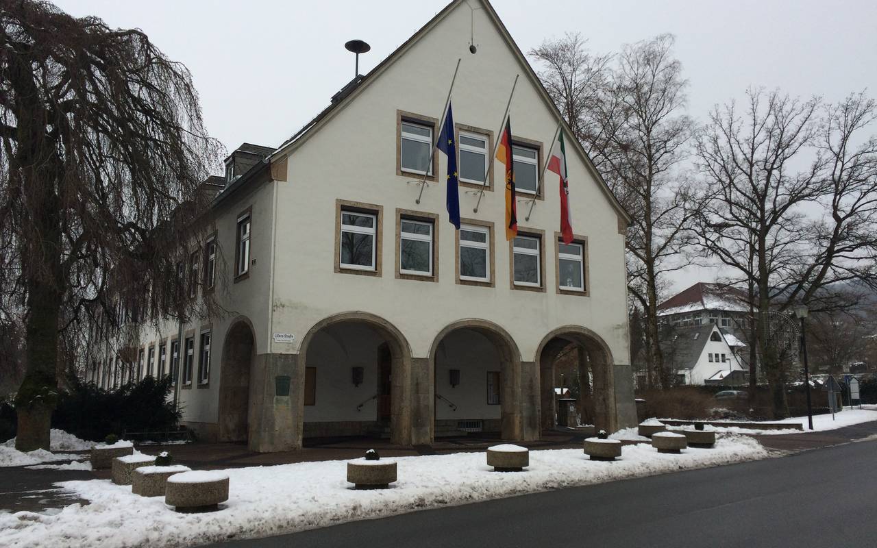Das Marsberger Rathaus im Winter 2016/17.