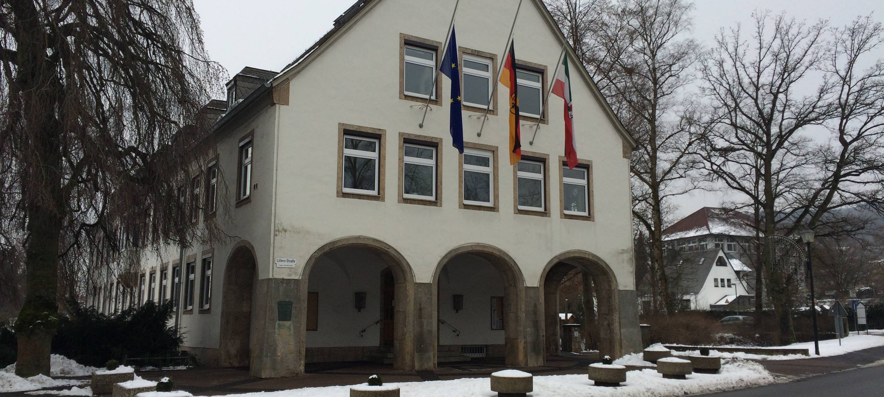 Das Marsberger Rathaus im Winter 2016/17.