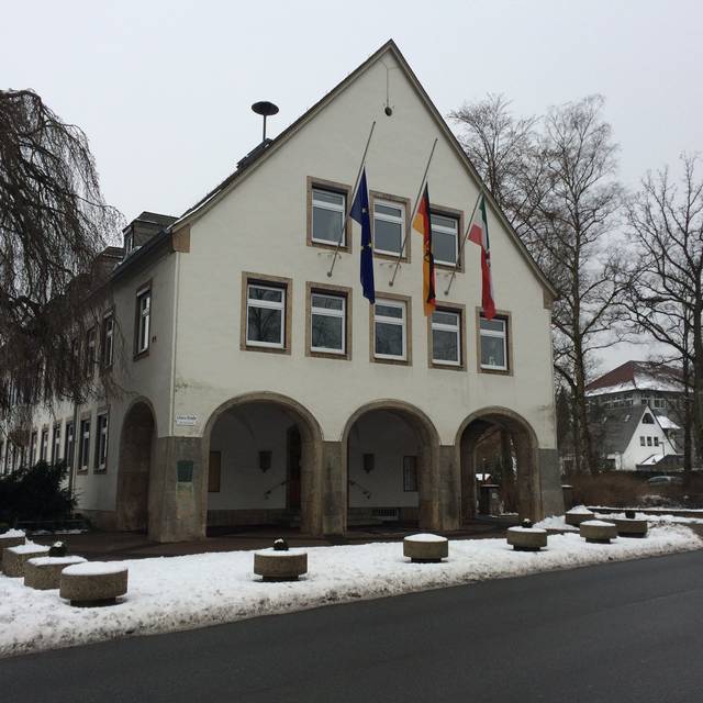 Das Marsberger Rathaus im Winter 2016/17.
