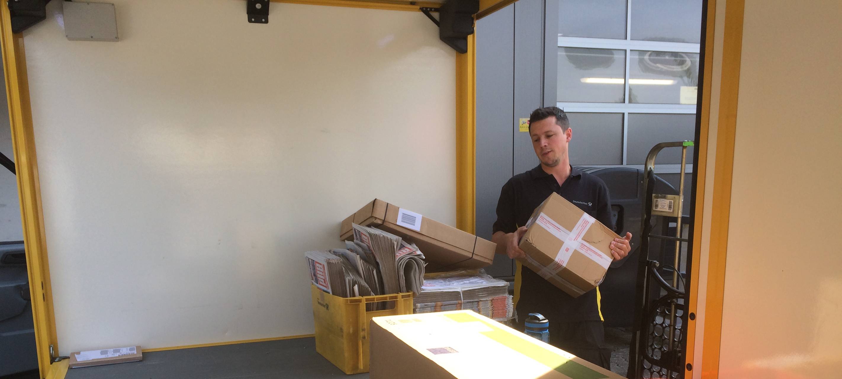 Das Elektroauto der Post (Scooter) ist eine Eigenentwicklung der Post und wird sein Febr./März 2017 in Arnsberg und Bestwig getestet. Das Elektro-Postauto (Scooter) ist speziell von der Post für die Post konstruriert worden.