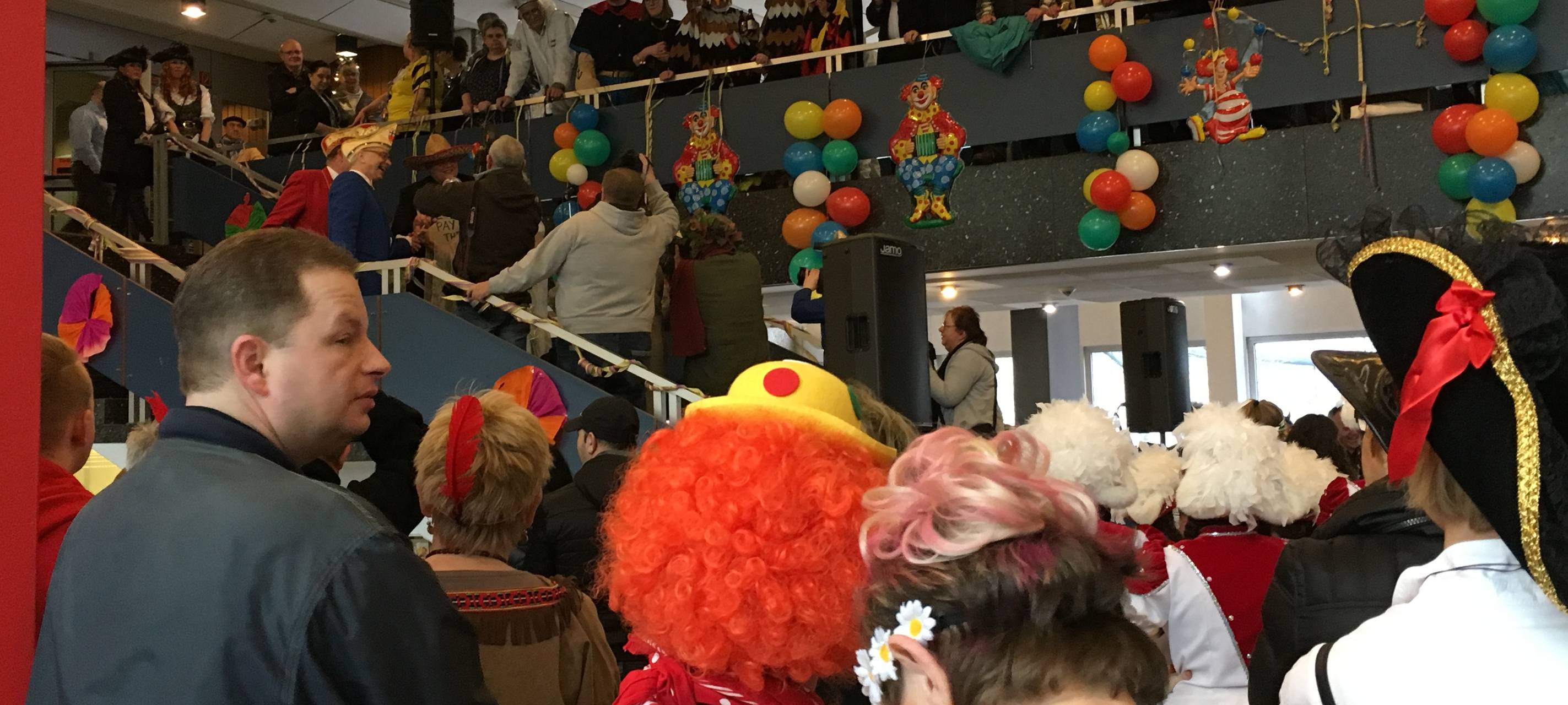 Weiberfastnacht im Rathaus in Neheim