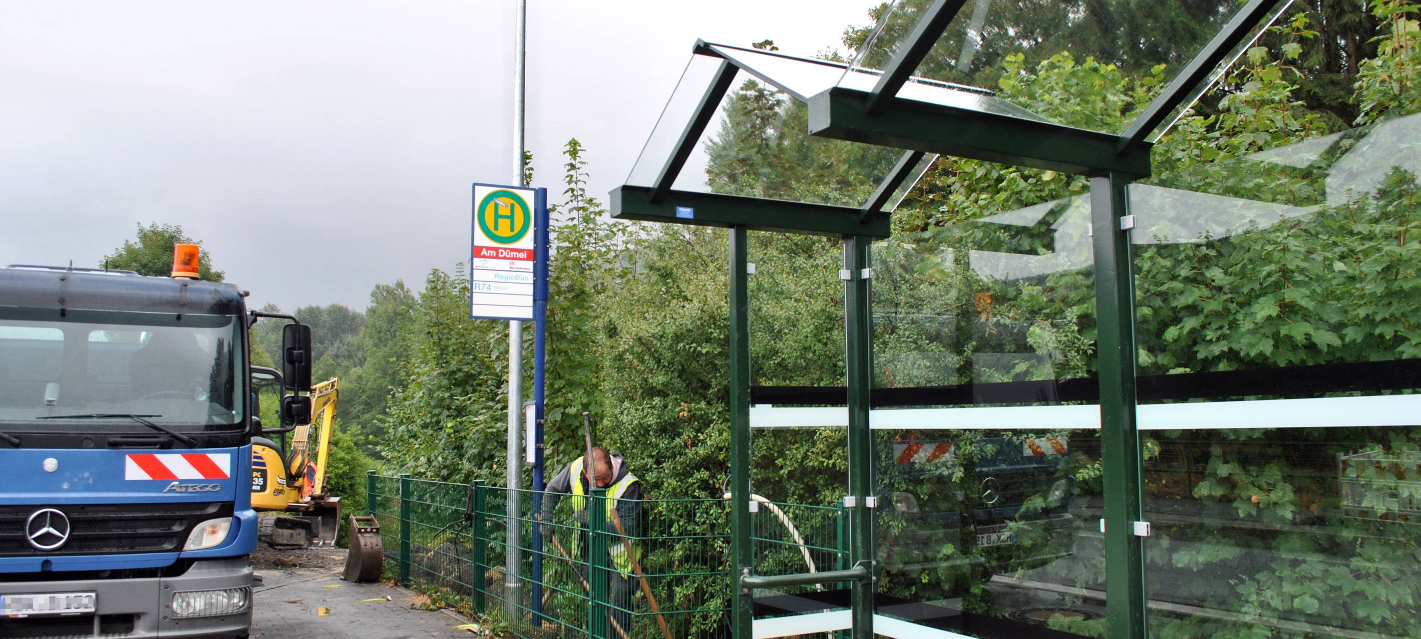 Neue Beleuchtung für Bushaltestelle an der B7 in nuttlar