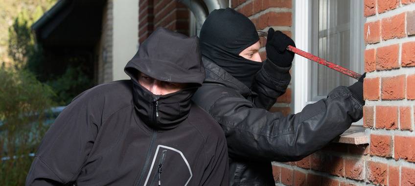 Brilon: Diebe schlagen Rentner nieder