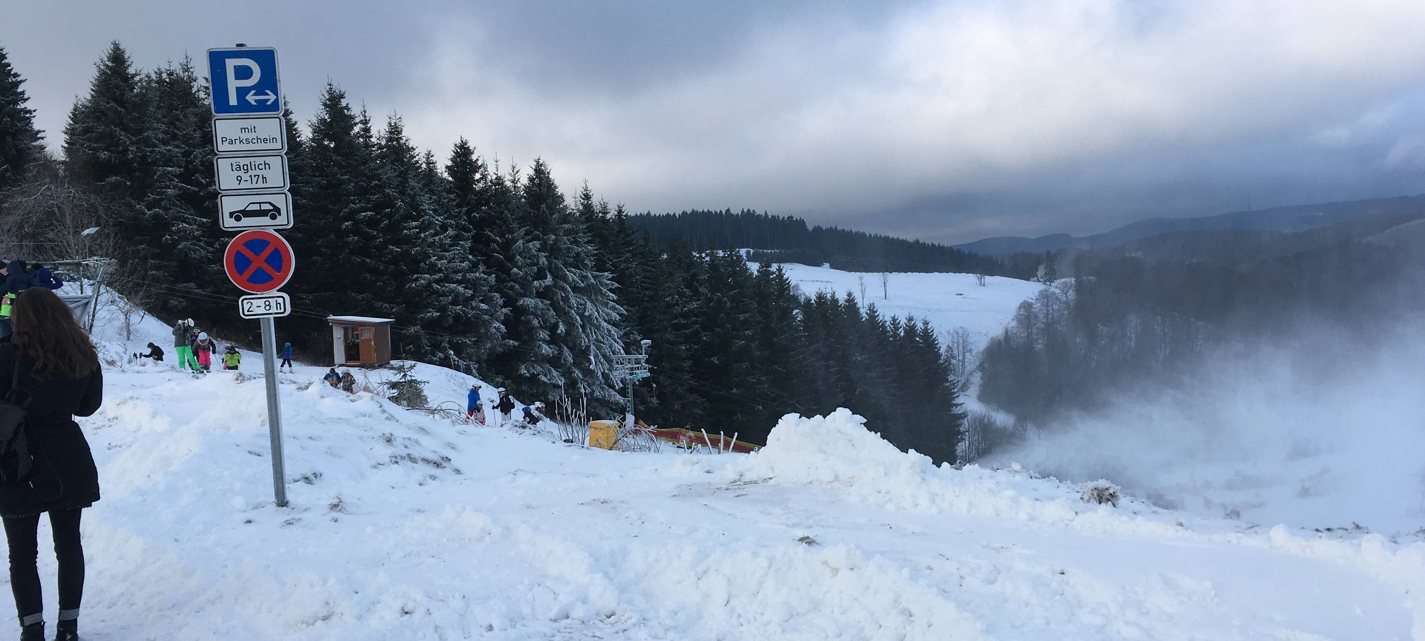 Schneekanone in Aktion in Altastenberg (Dez. 2017).