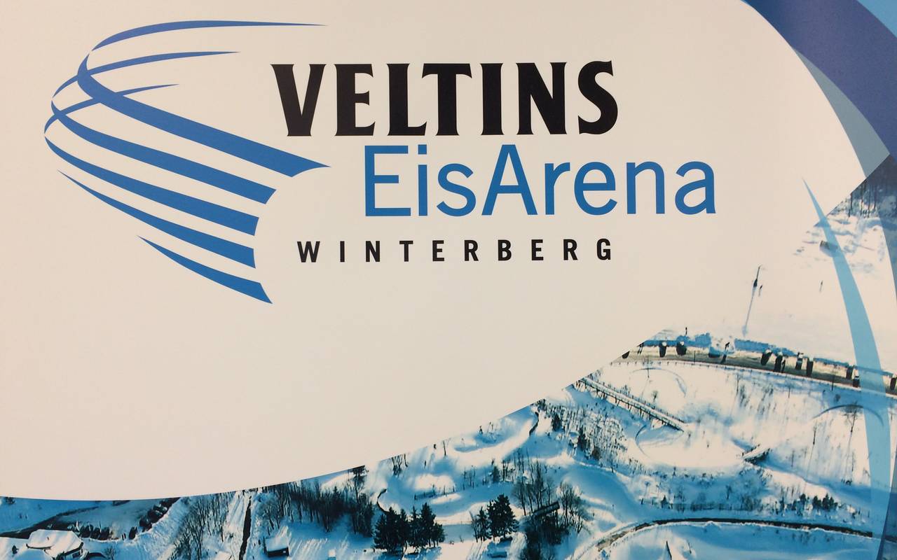 Das Logo der Veltins EisArena (Okt. 2016)