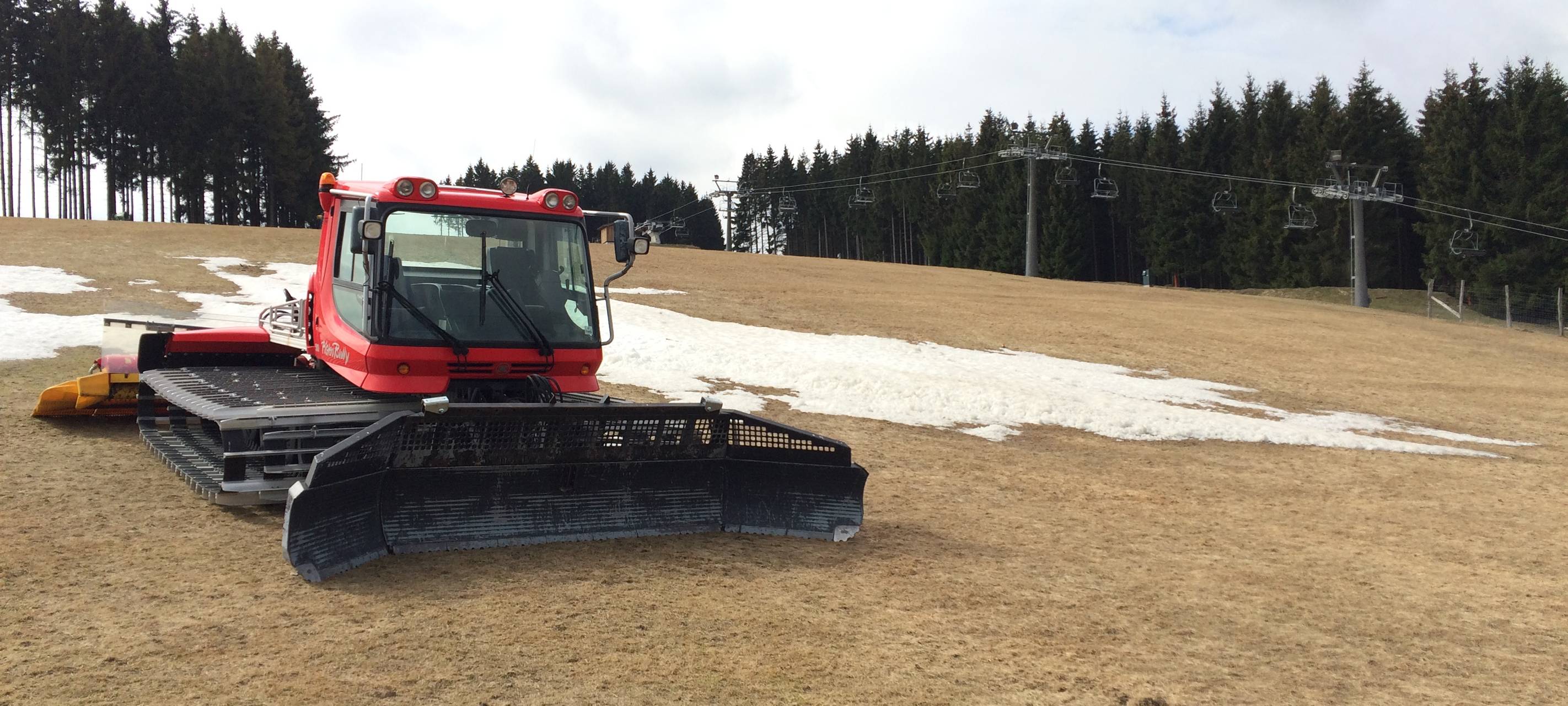 Saisonende am Ruhrquellenhang in Winterberg Ende März 2017.