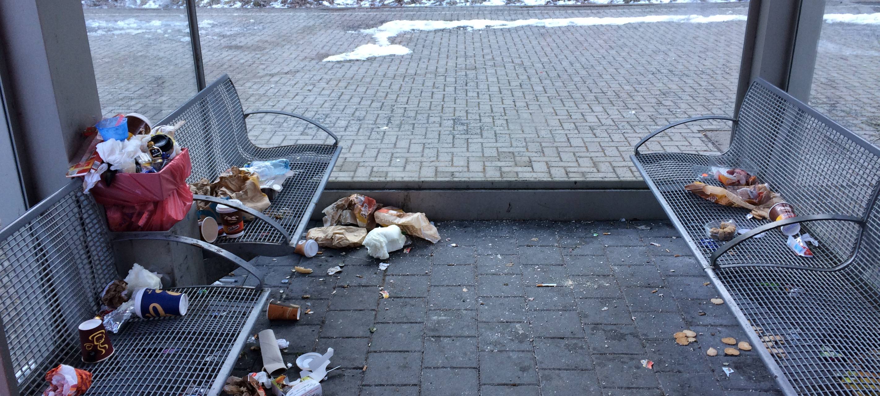 Müllversiffter Bahnhof / Haltepunkt in Marsberg-Bredelar.