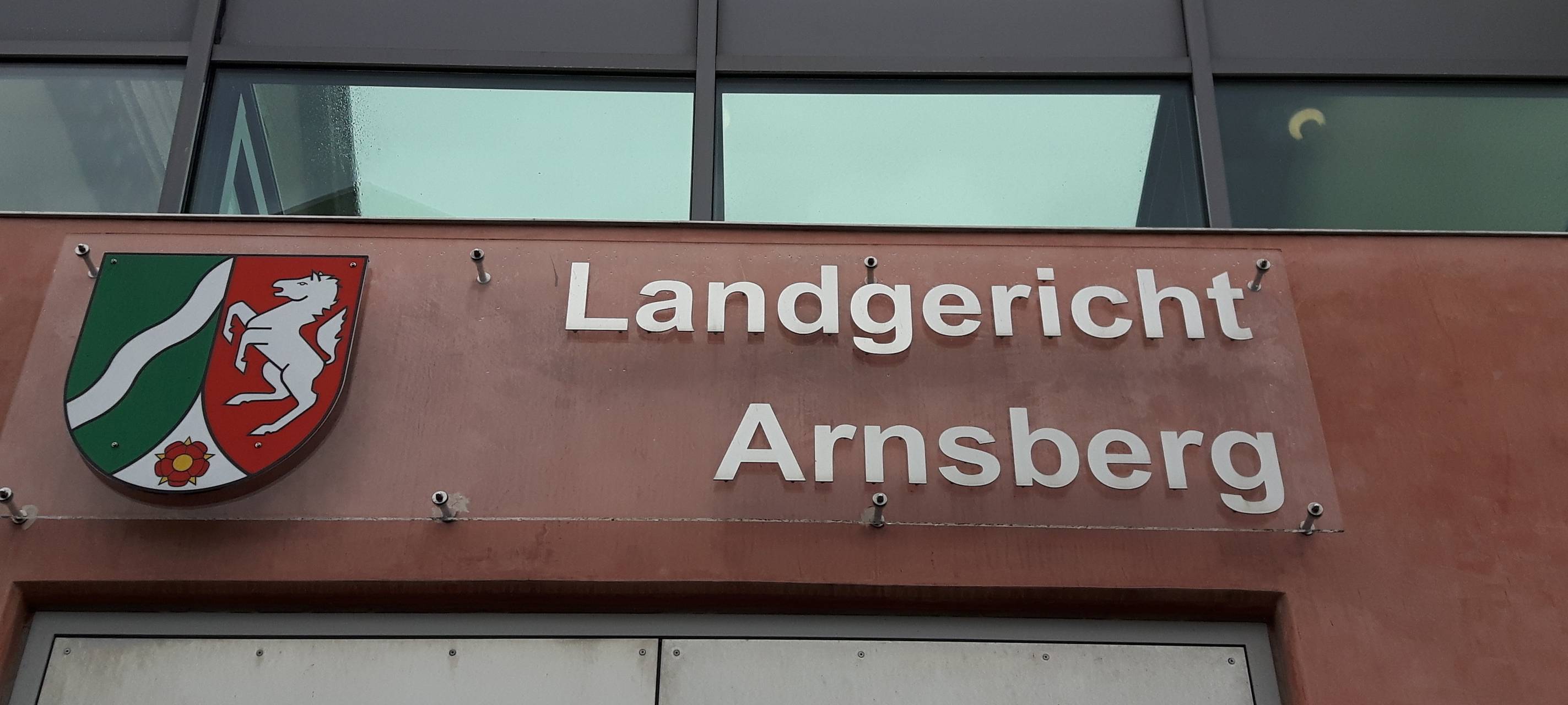 Messerangriff in Meschede vor dem Landgericht