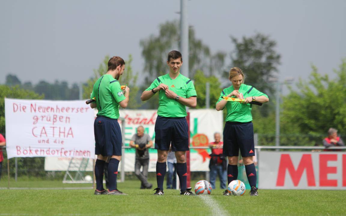 Christofer Paschen (20) wohnt in Marsberg-Oesdorf und ist 2016 zum "Jungschiedsrichter des Jahres" im Sportkreis Höxter gewählt worden. Er pfeift für den FC Westheim-Oesdorf, der in diesem Kreis spielt.