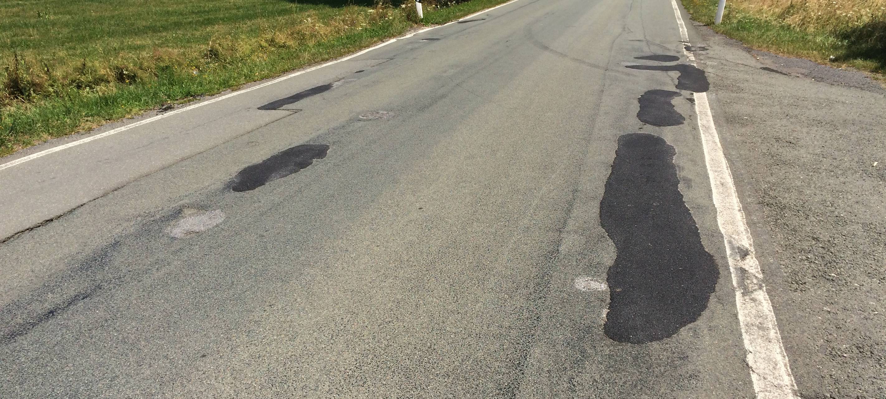 Aufnahme zeigt die L 740 zwischen Medebach und Hallenberg in Höhe Hesborn im Juli 2018. Die Straße soll 2019 abschnittsweise zwischen Winterberg und Hallenberg saniert werden.