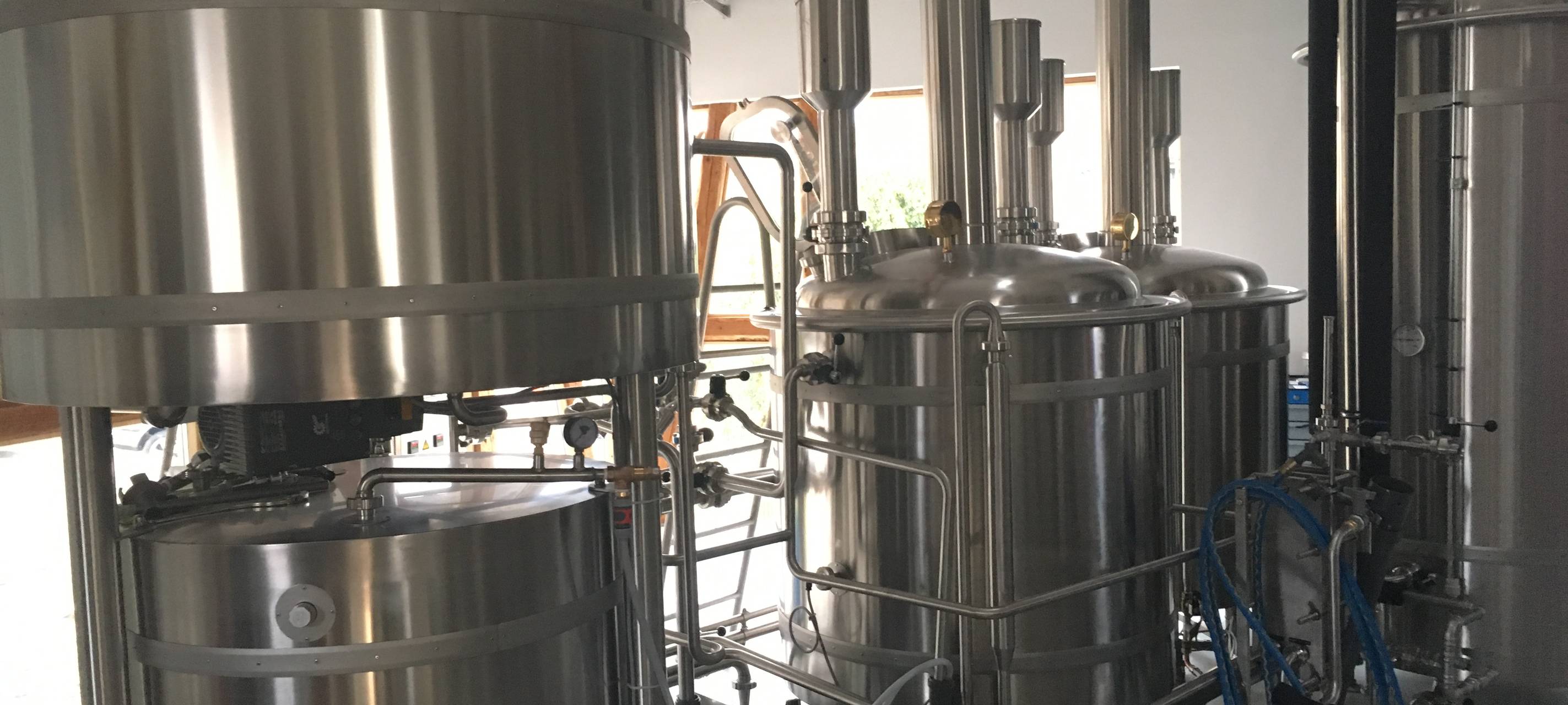 Der "Brauhof Hallenberg" wird am 10.06.2018 eingeweiht. Die Brauerei ist dem "Hof Hallenberg" angeschlossen, einer Frühstückspension in einem restaurierten Fachwerkhaus direkt in der Hallenberger Ortsmitte.