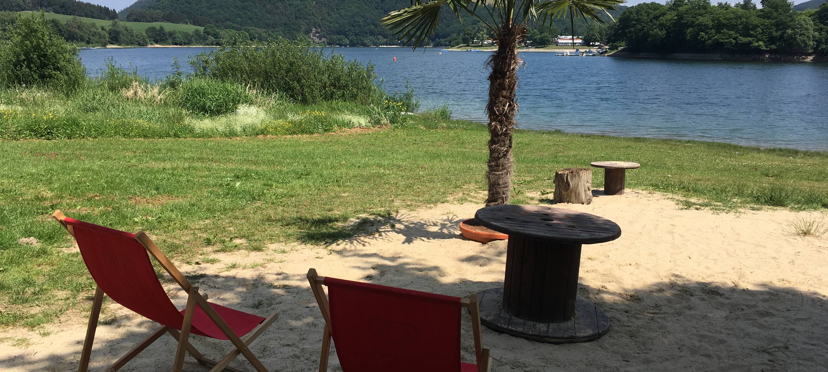 Diemelsee - Seeufer in Heringhausen / Hessen. Strandbar in Heringhausen.