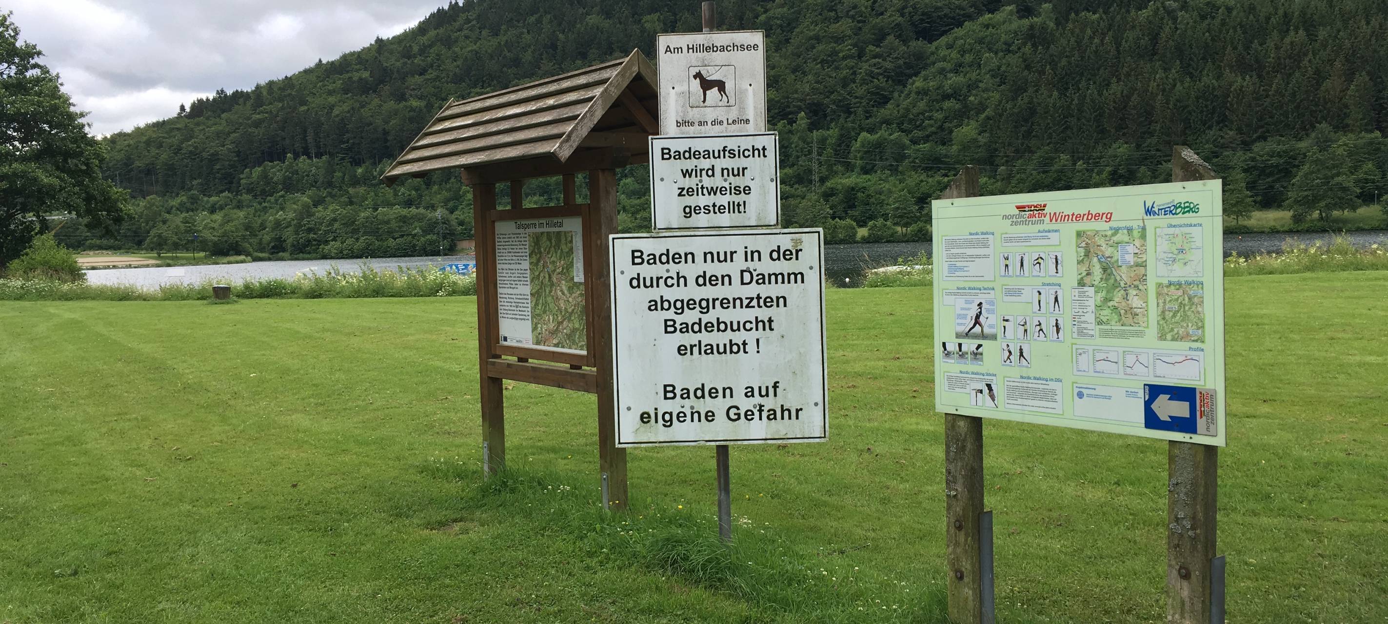 Der Hillebachsee liegt in Winterberg-Niedersfeld. Der Weg rundum ist 1,6 km lang, es gibt ein Strandbistro ("A la cable") und eine Wasserski-Cableanlage und Wakeboard-Anlage. Auerßdem ein Strandbad und demnächst ein Multifunktionsfeld, das im Winter zur Schlittschuhbahn wird.