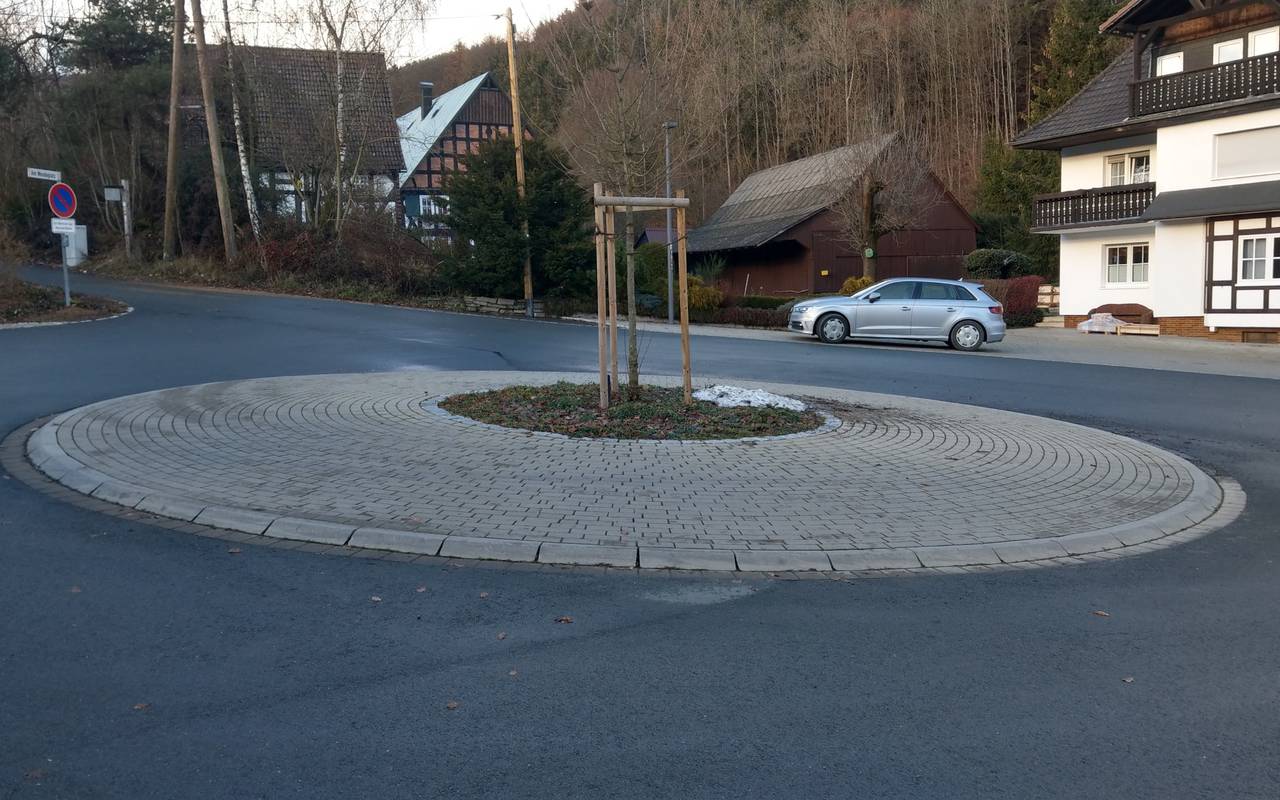 Kreisverkehr in Titmaringhausen. Das war der erste Kreisverkehr im Stadtgebiet Medebach.