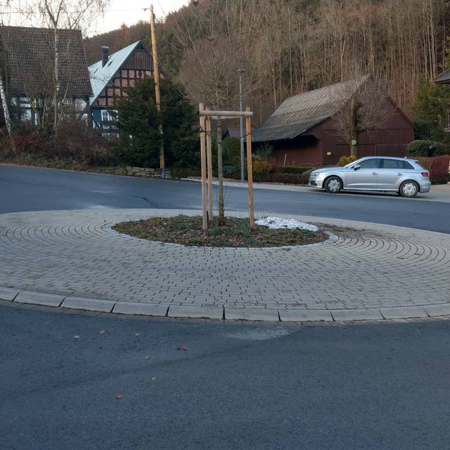 Kreisverkehr in Titmaringhausen. Das war der erste Kreisverkehr im Stadtgebiet Medebach.