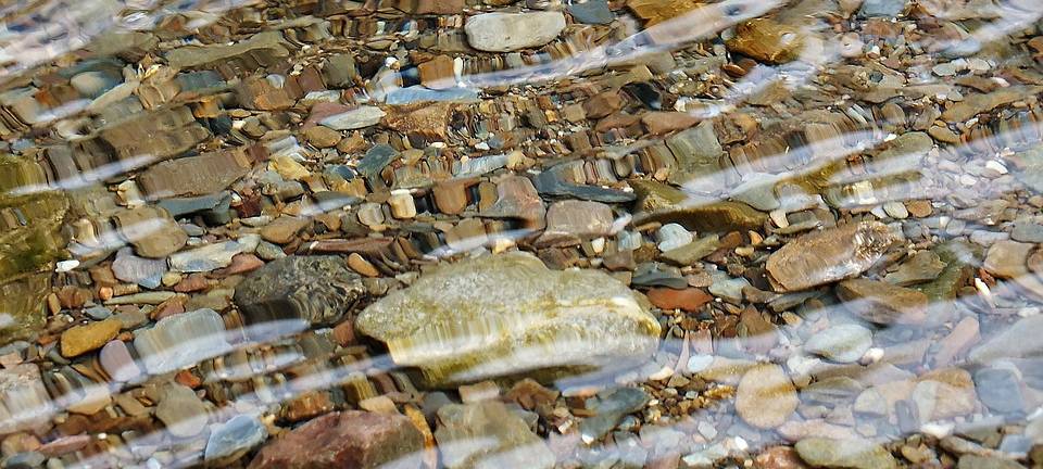 Steine im Wasser