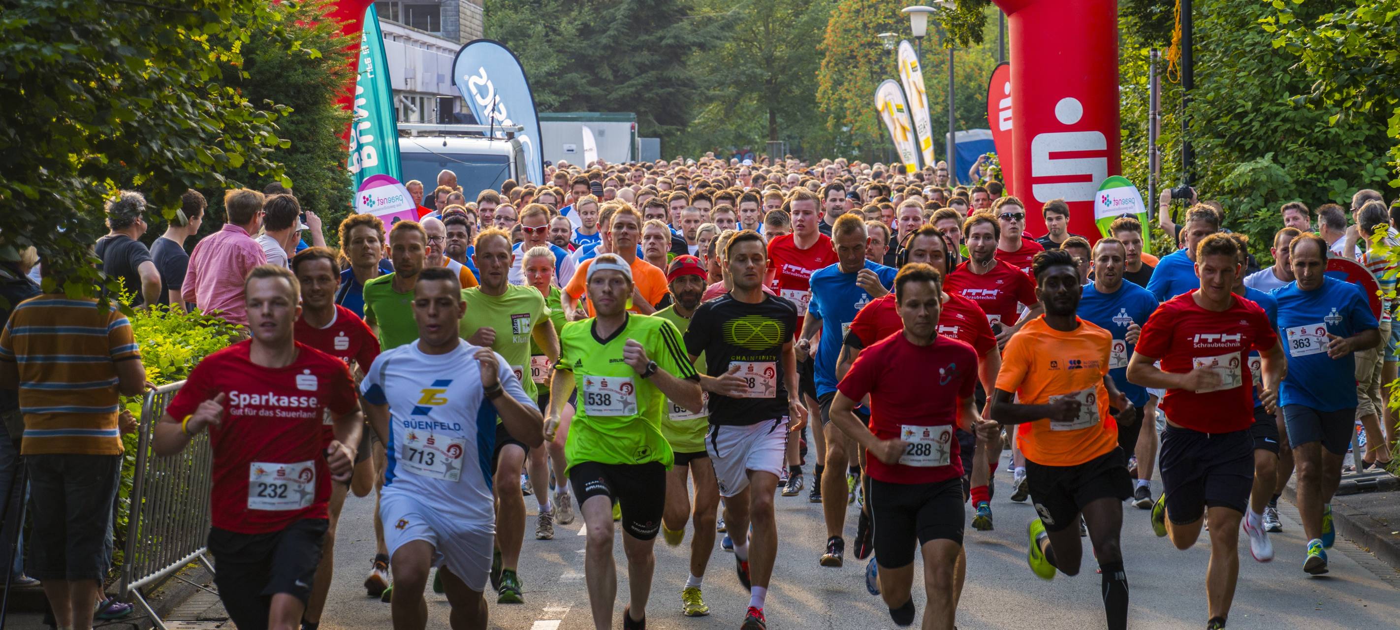 2000 Teilnehmer beim Firmenlauf in Meschede