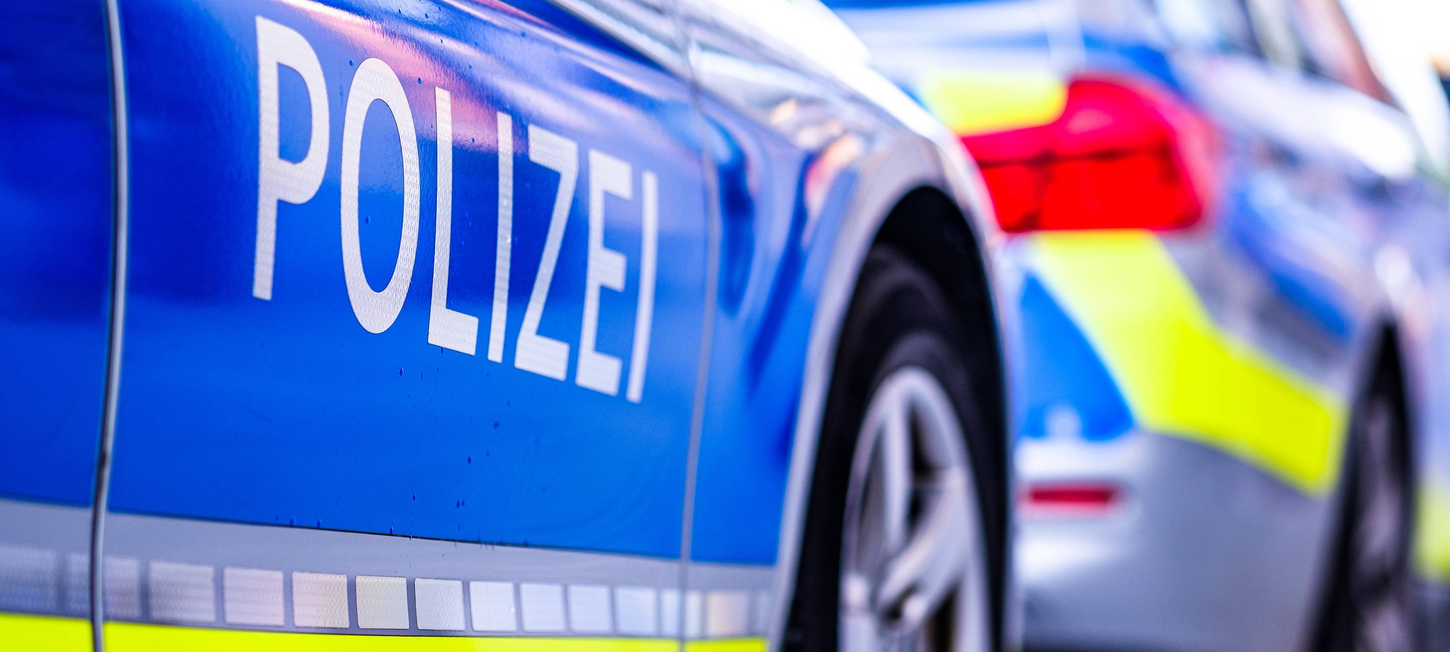 Unfall zwischen LKW und Auto in Marsberg