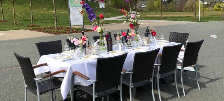 Aktion "Leere Stühle" im Sauerland