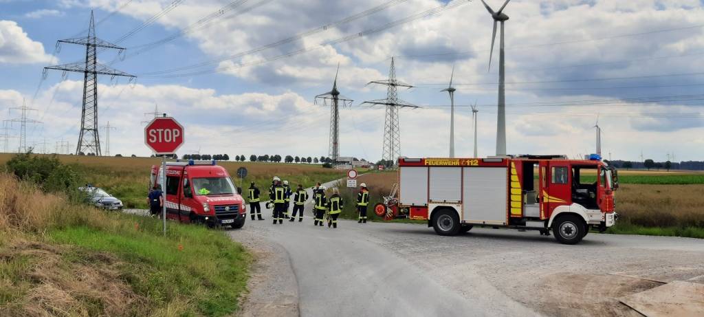 Kran beschädigt Hochspannungsleitung in Windpark in Meerhof