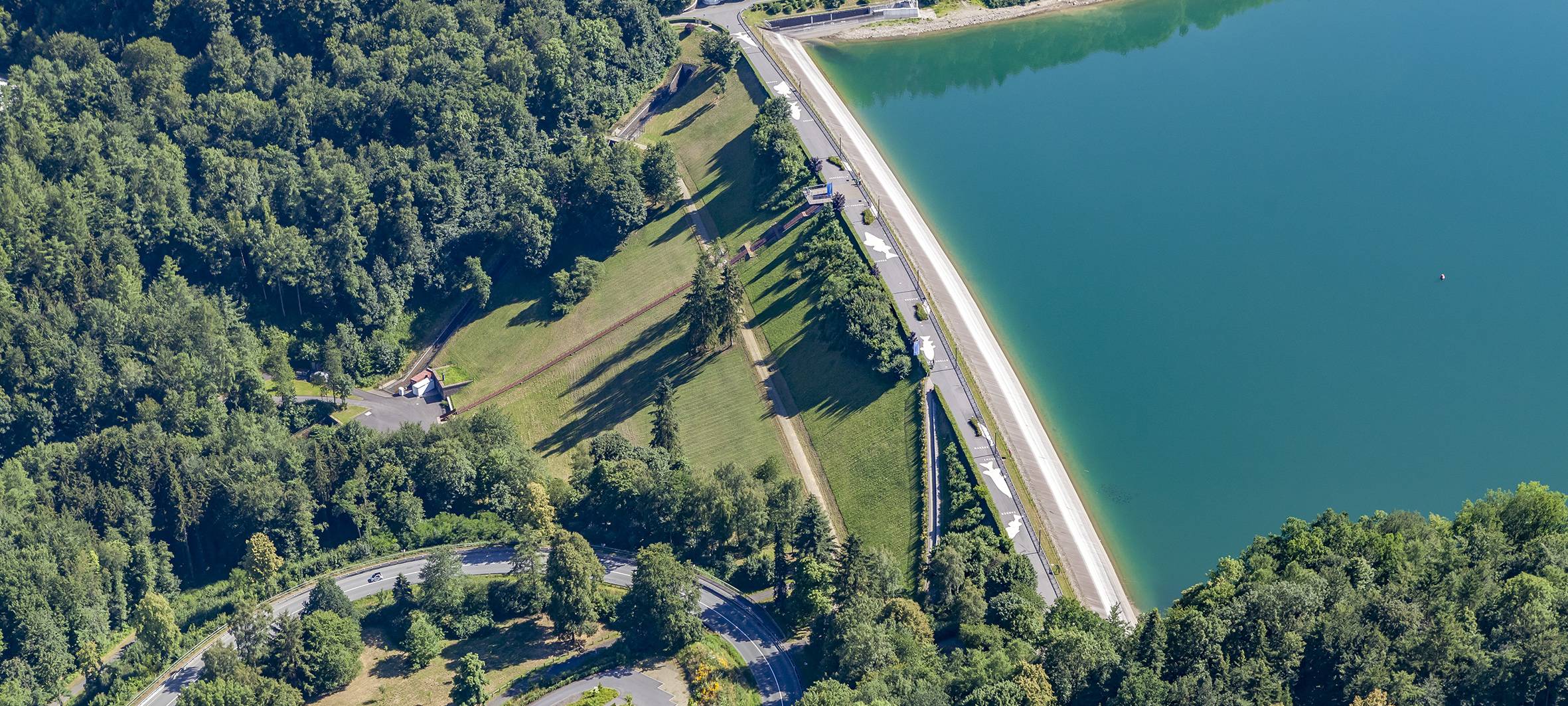 Meschede: Berufstaucher kommen zum Hennesee