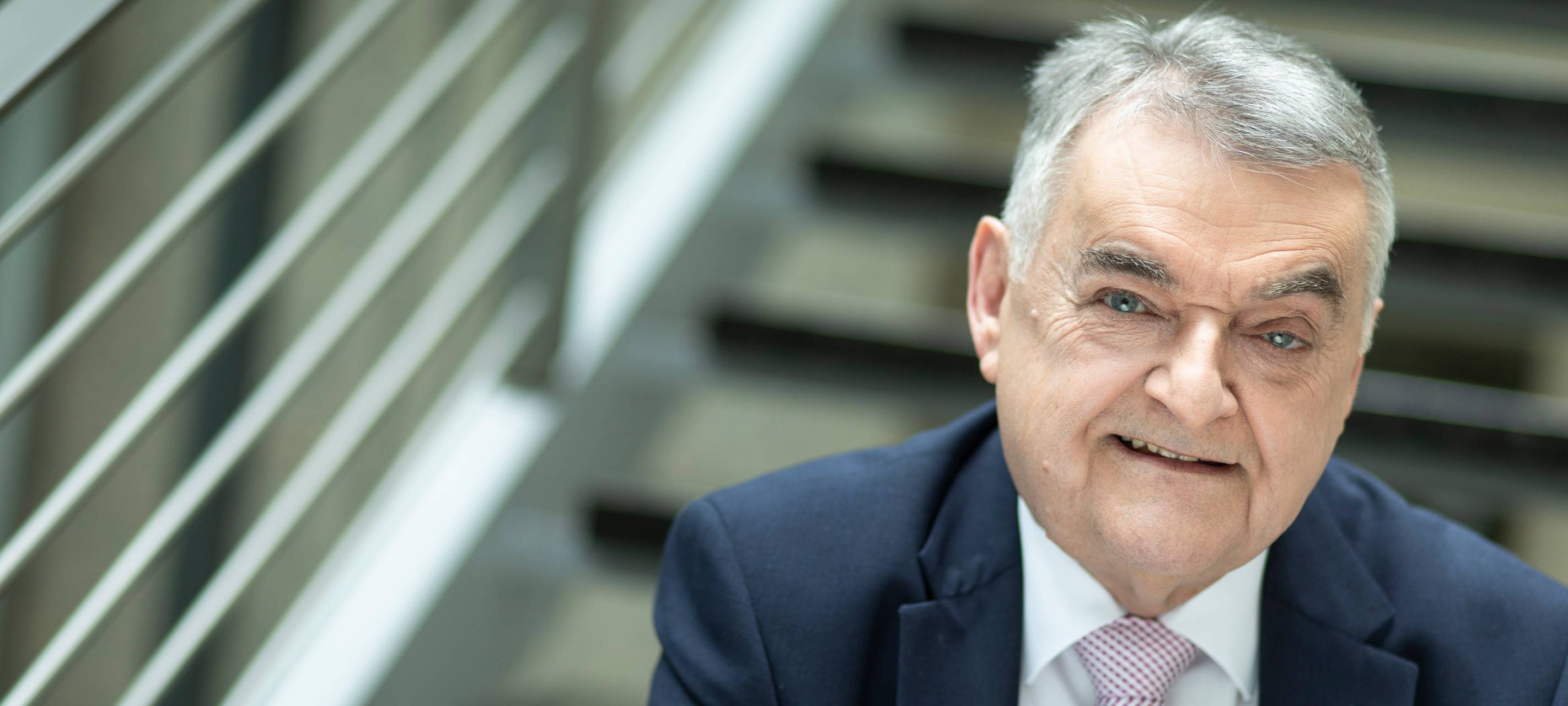 Reul zeichnet Winterberger Unternehmen aus