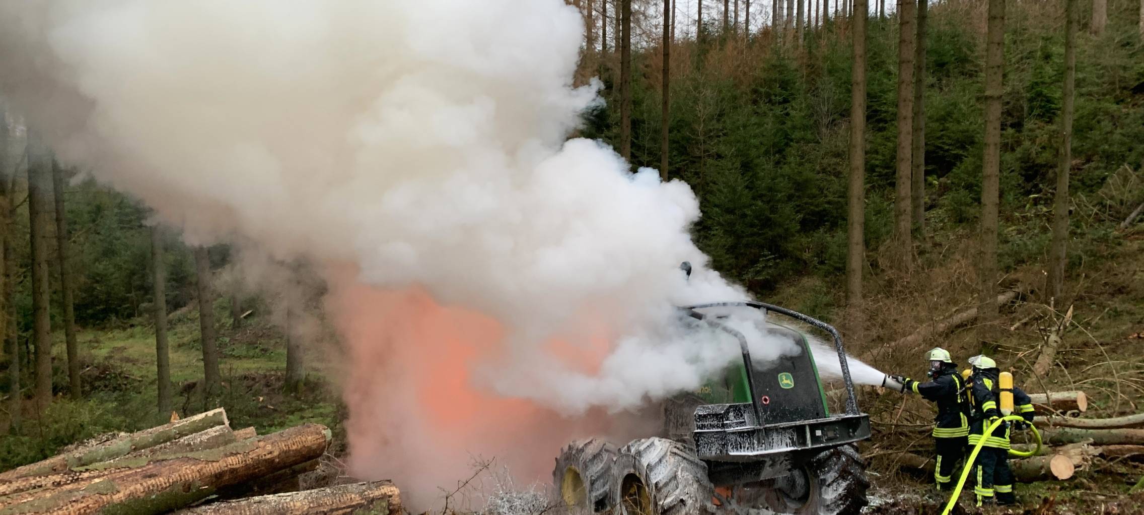 Fahrzeug-Brand in Briloner Wald